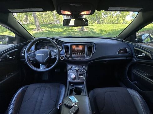 Used 2015 Chrysler 200 S FWD image 11