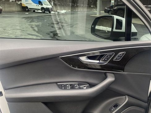 Used 2022 Audi Q7 3.0T Premium image 11