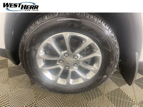 Used 2015 Jeep Grand Cherokee Limited w/ Luxury Group II image 29