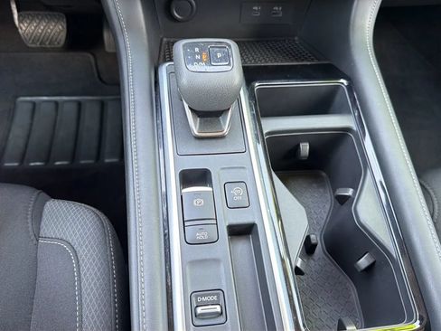 Used 2022 Nissan Pathfinder S FWD image 16