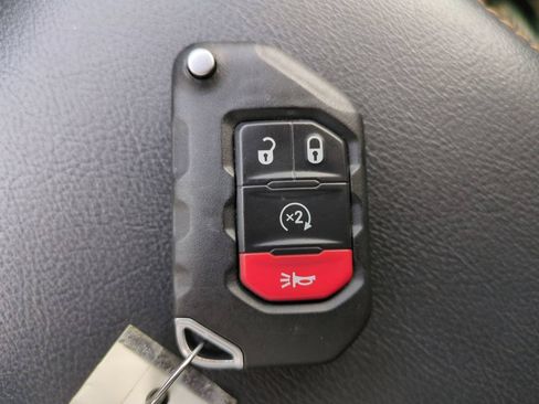 Used 2022 Jeep Wrangler Unlimited Sahara AWD/4WD image 29