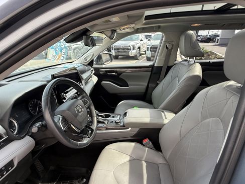 Certified 2021 Toyota Highlander Platinum image 27