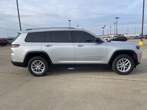 Used 2023 Jeep Grand Cherokee L Laredo image 3