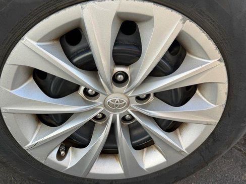 Used 2016 Toyota Camry LE image 6