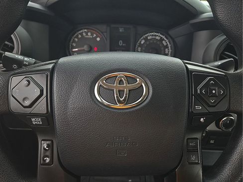 Used 2018 Toyota Tacoma SR image 20