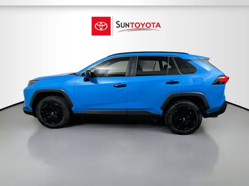 Used 2021 Toyota RAV4 LE FWD image 7