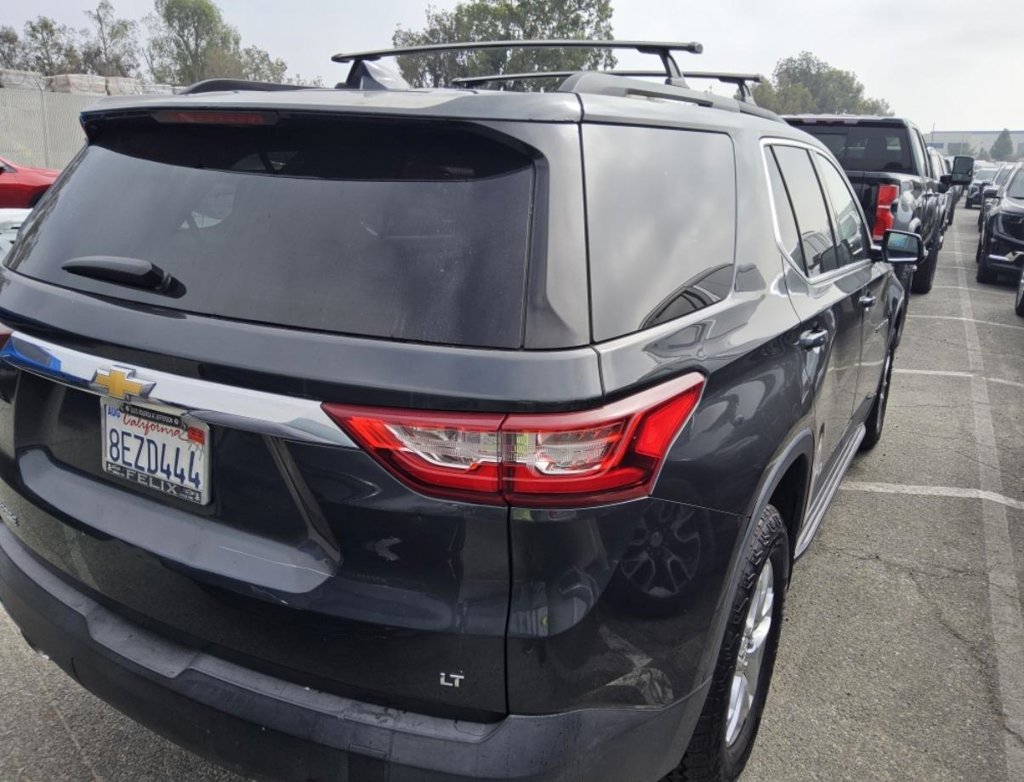 Used 2019 Chevrolet Traverse LT w/ LPO, 'HIT The Road' Package FWD image 5