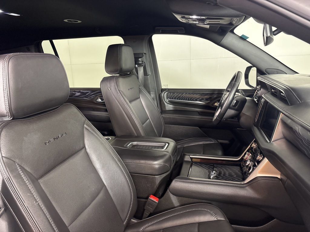 Used 2024 GMC Yukon XL Denali AWD/4WD image 17