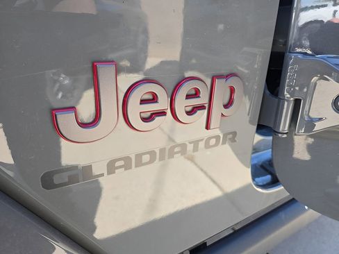 Used 2021 Jeep Gladiator Rubicon w/ LED Lighting Group AWD/4WD image 37