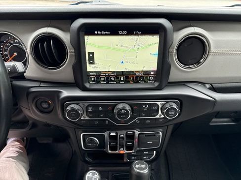 Used 2022 Jeep Wrangler Unlimited Sahara AWD/4WD image 22