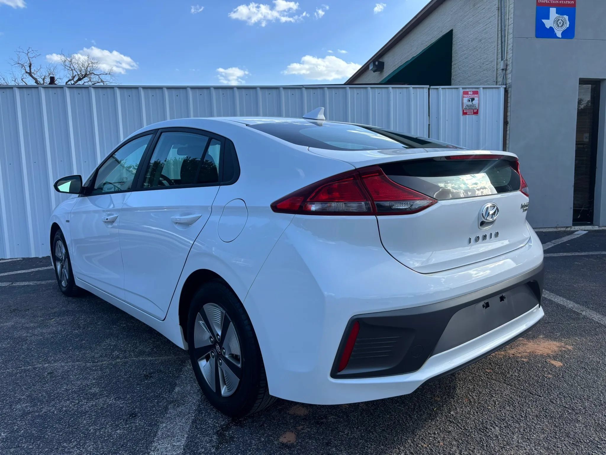 Used 2020 Hyundai Ioniq Blue FWD image 3
