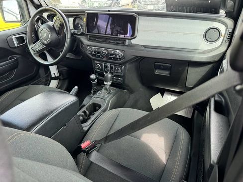 Used 2024 Jeep Wrangler Unlimited AWD/4WD image 5