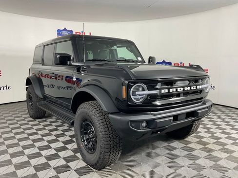 New 2026 Ford Bronco Outer Banks w/ Sasquatch Package AWD/4WD image 1