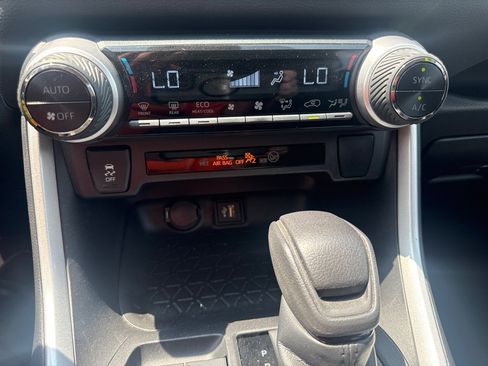 Used 2023 Toyota RAV4 LE AWD/4WD image 23