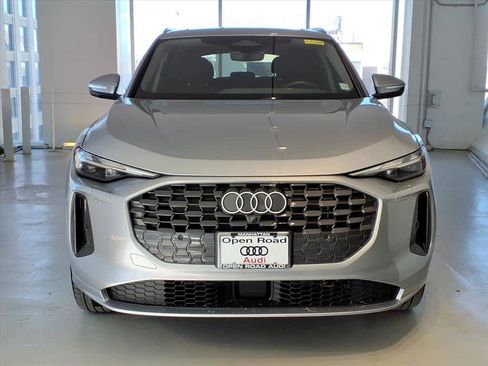 Certified 2025 Audi Q5 Premium w/ Convenience Package image 2