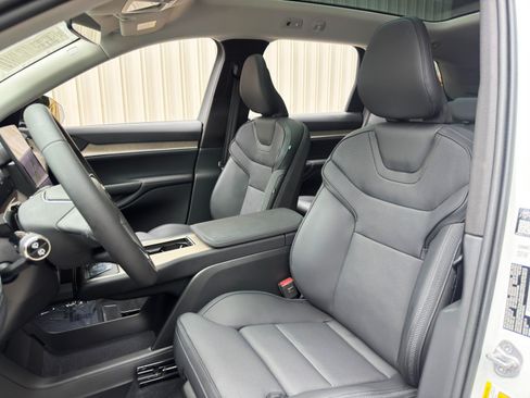 Used 2025 Volvo EX90 Ultra AWD/4WD image 35