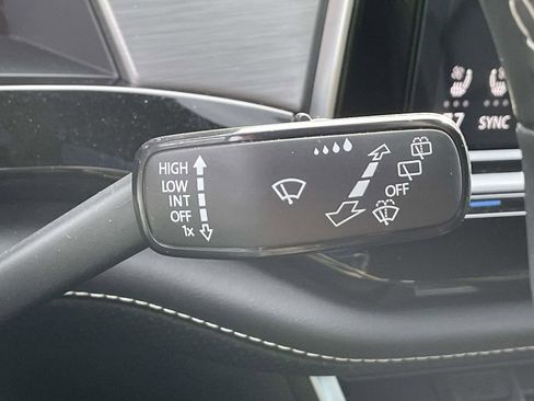 Used 2024 Volkswagen Atlas Cross Sport SE image 22