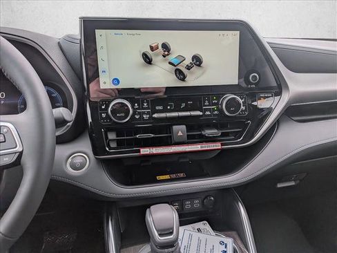 New 2026 Toyota Highlander Limited image 12