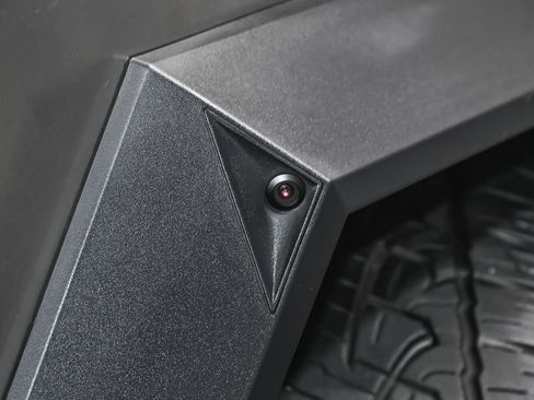 Used 2025 Tesla Cybertruck AWD Crew Cab image 18