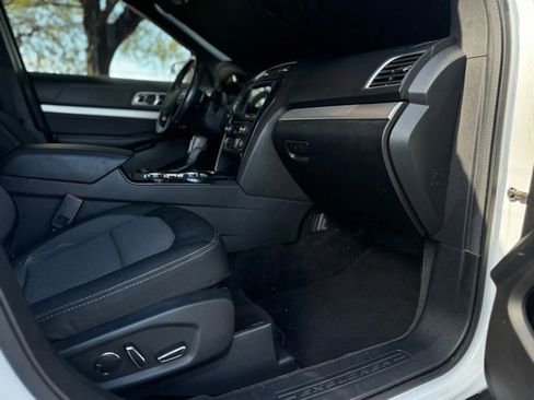 Used 2017 Ford Explorer XLT w/ Equipment Group 201A image 27