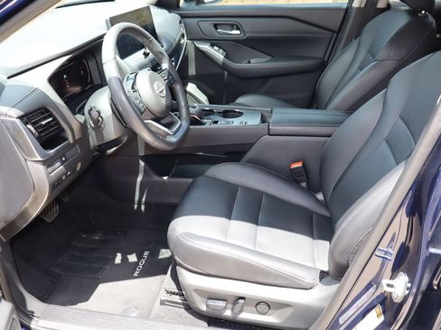 Used 2024 Nissan Rogue SL w/ SL Premium Package FWD image 16
