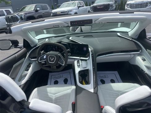 Used 2024 Chevrolet Corvette Stingray Premium Conv w/ Z51 Performance Package RWD image 34