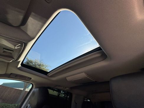 Used 2018 Cadillac Escalade Luxury image 25