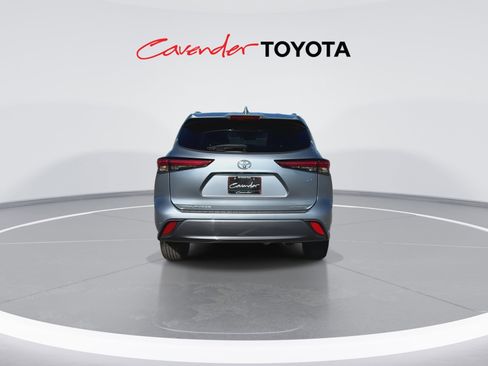 Used 2023 Toyota Highlander Limited FWD image 7