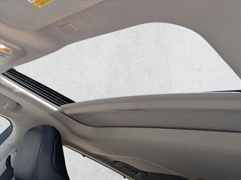 Used 2021 Toyota Highlander Limited image 19