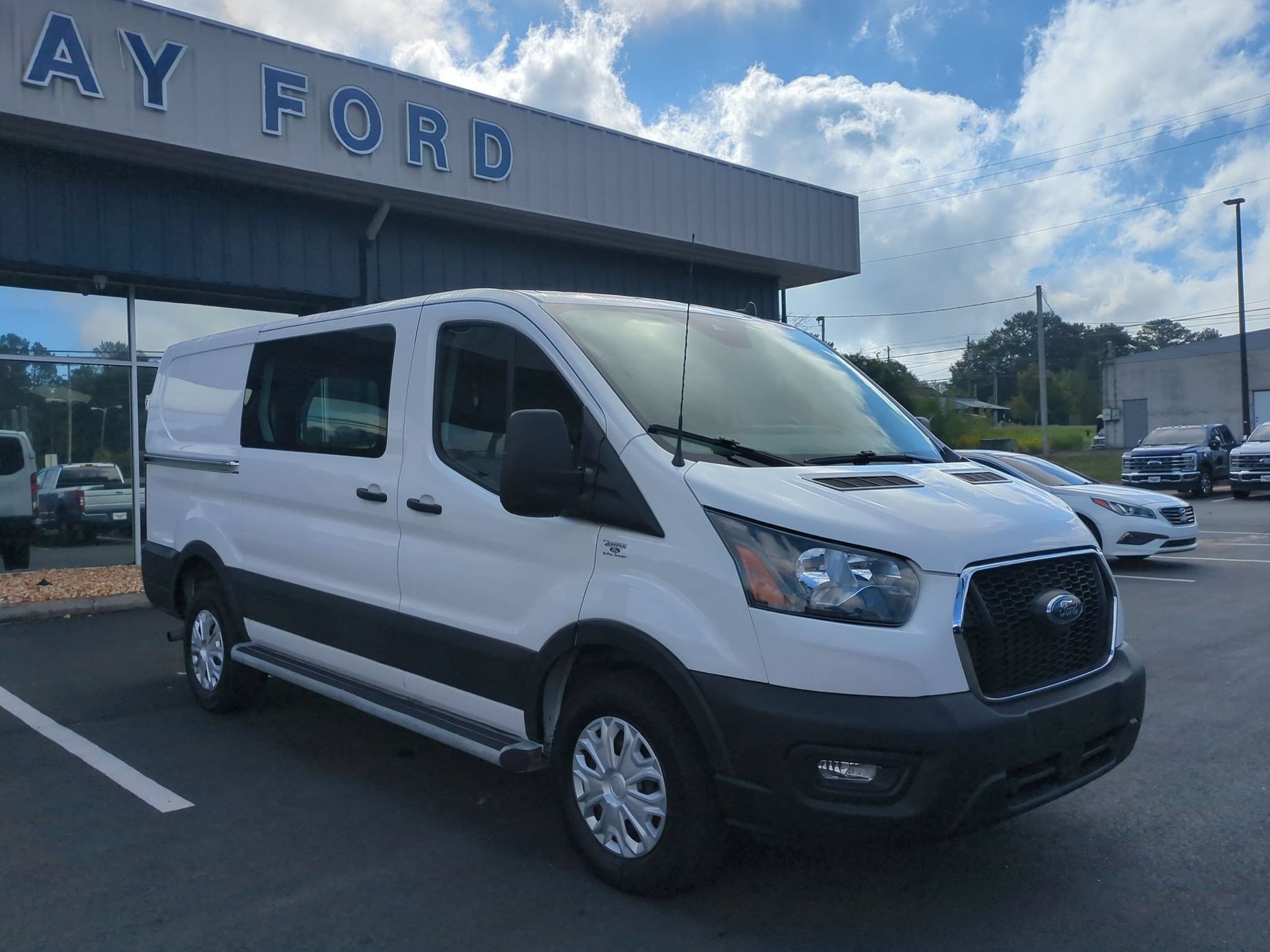 Certified 2025 Ford Transit 250 Low Roof w/ Exterior Upgrade Package RWD image 3