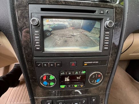 Used 2012 GMC Acadia Denali image 19