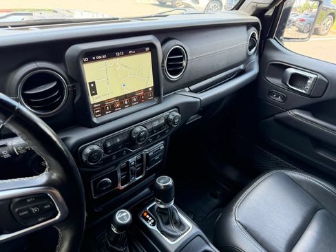 Used 2019 Jeep Wrangler Unlimited Sahara AWD/4WD image 20