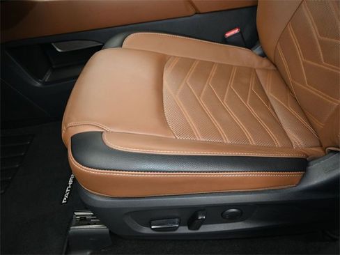 Used 2024 Nissan Pathfinder Platinum image 12