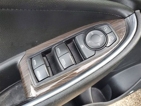 Used 2017 Chevrolet Malibu Premier image 10