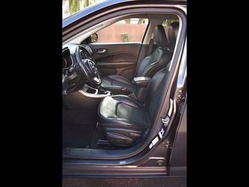 Used 2018 Jeep Compass Latitude FWD image 14