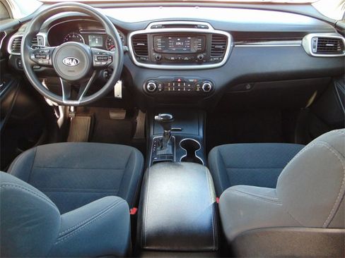 Used 2017 Kia Sorento LX image 22