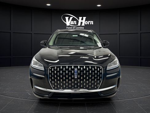 Used 2025 Lincoln Corsair Grand Touring AWD/4WD image 2