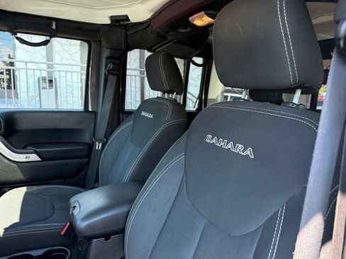 Used 2018 Jeep Wrangler Unlimited Sahara w/ Connectivity Group AWD/4WD image 12