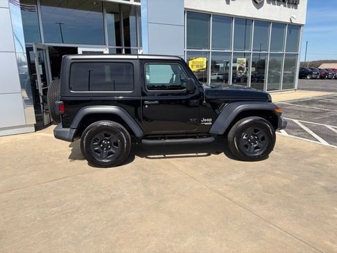 Used 2018 Jeep Wrangler Sport image 7
