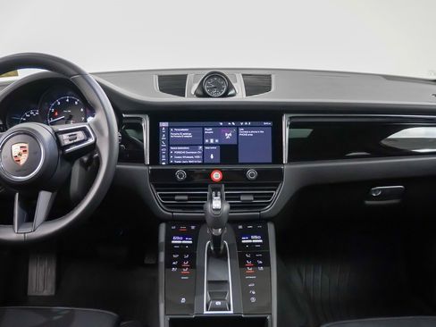 Used 2025 Porsche Macan image 21