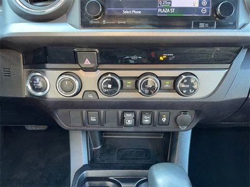 Used 2018 Toyota Tacoma TRD Sport image 22