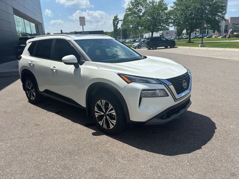 Used 2023 Nissan Rogue SV w/ SV Premium B Package FWD image 7