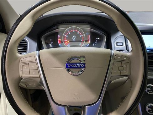 Used 2016 Volvo XC60 T6 AWD/4WD image 10