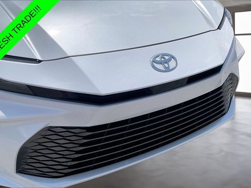 Used 2025 Toyota Camry XLE FWD image 30
