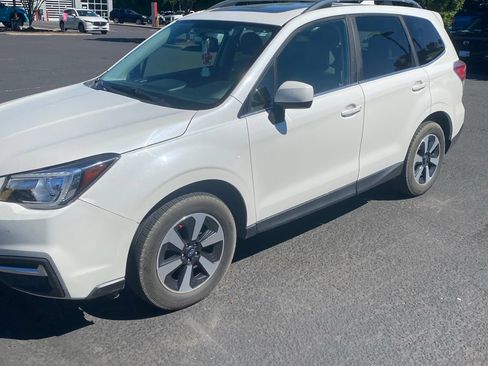 Used 2017 Subaru Forester 2.5i Limited AWD/4WD image 1