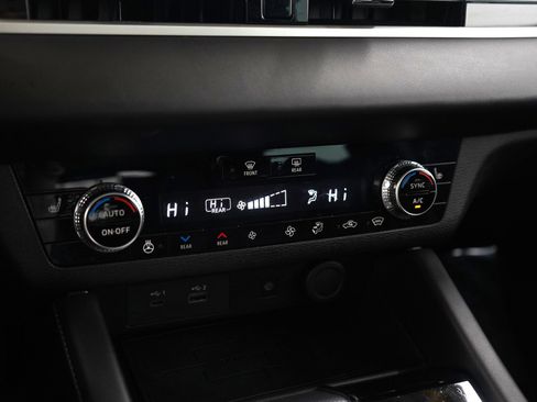 Used 2023 Mitsubishi Outlander SEL image 23