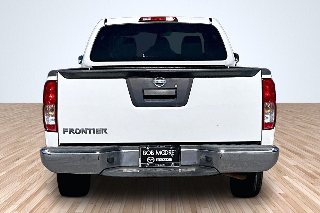 Used 2015 Nissan Frontier S RWD image 4