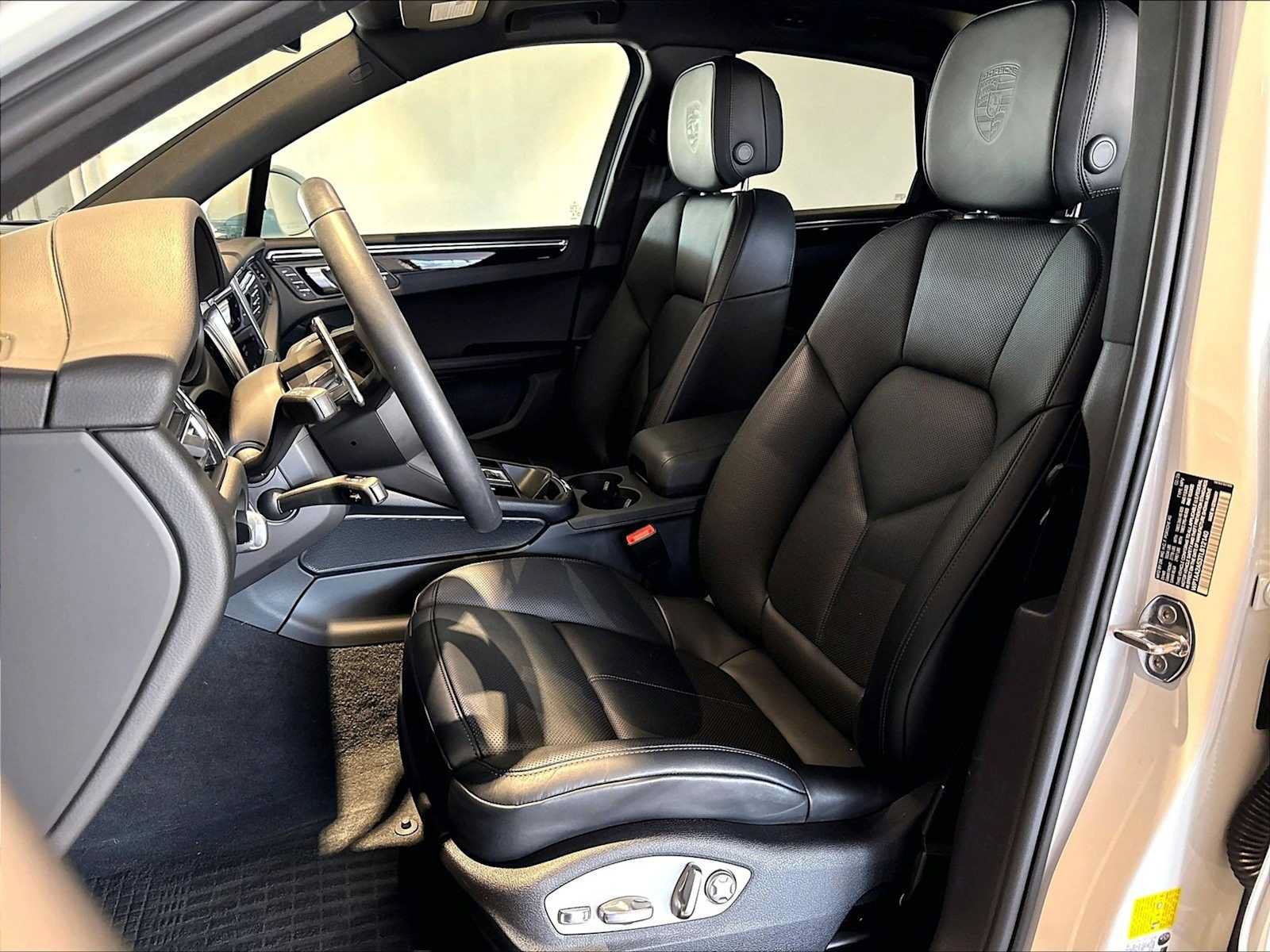 Used 2026 Porsche Macan AWD/4WD image 8