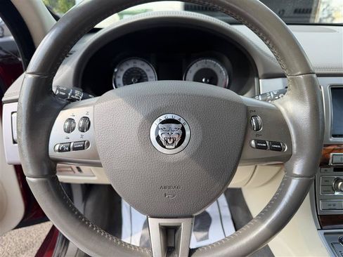 Used 2010 Jaguar XF Premium RWD image 20