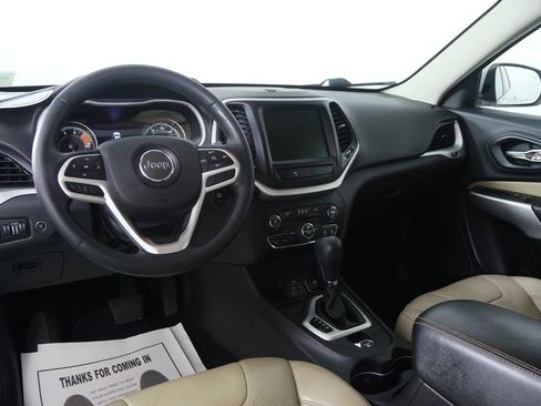 Used 2017 Jeep Cherokee Limited w/ Luxury Group image 18